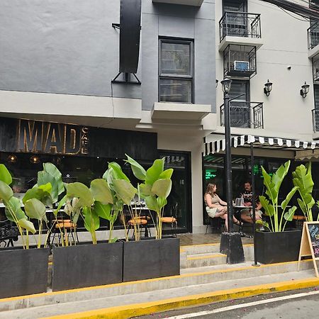 Хостел Mad Monkey Manila Макати Экстерьер фото