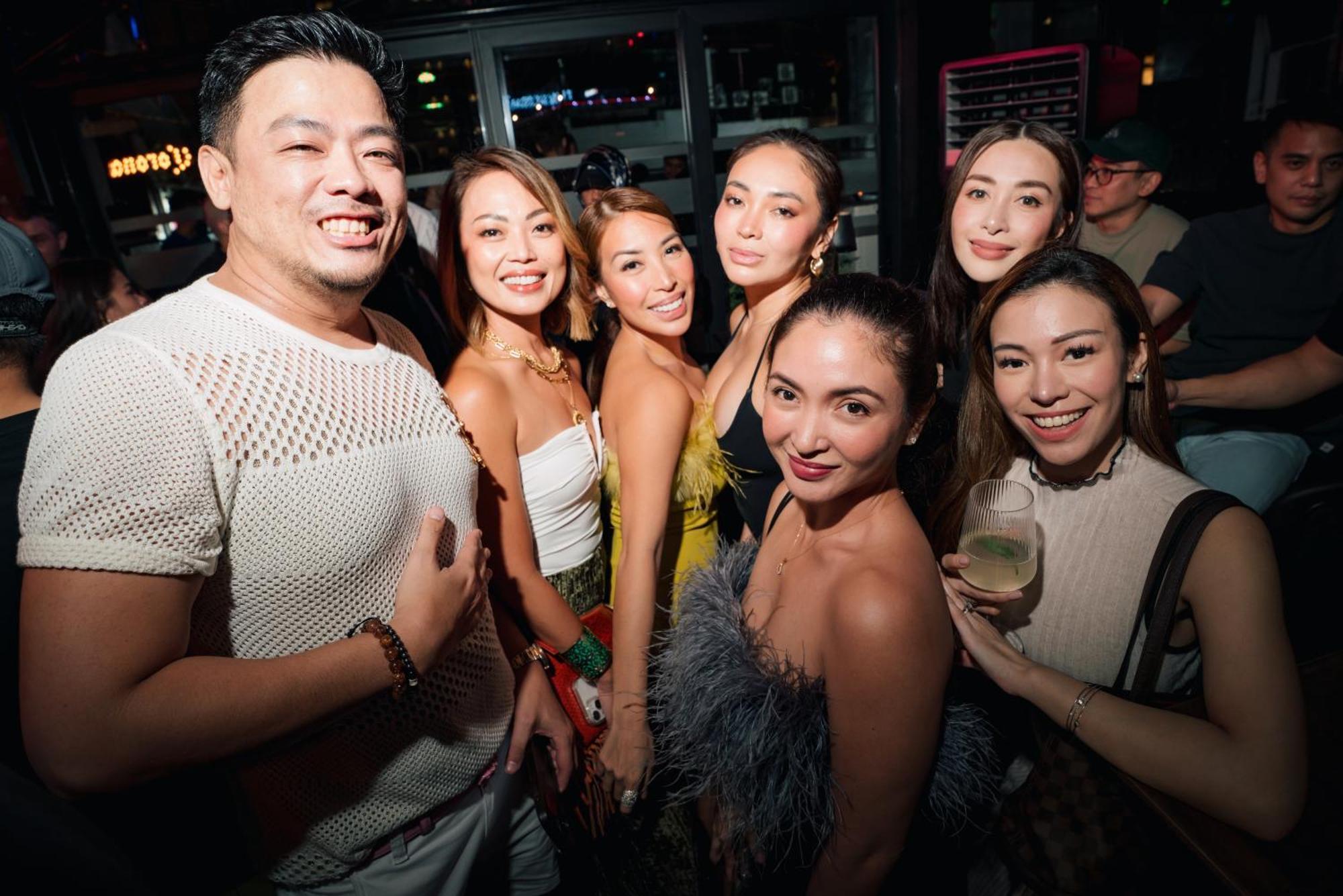 Хостел Mad Monkey Manila Макати Экстерьер фото