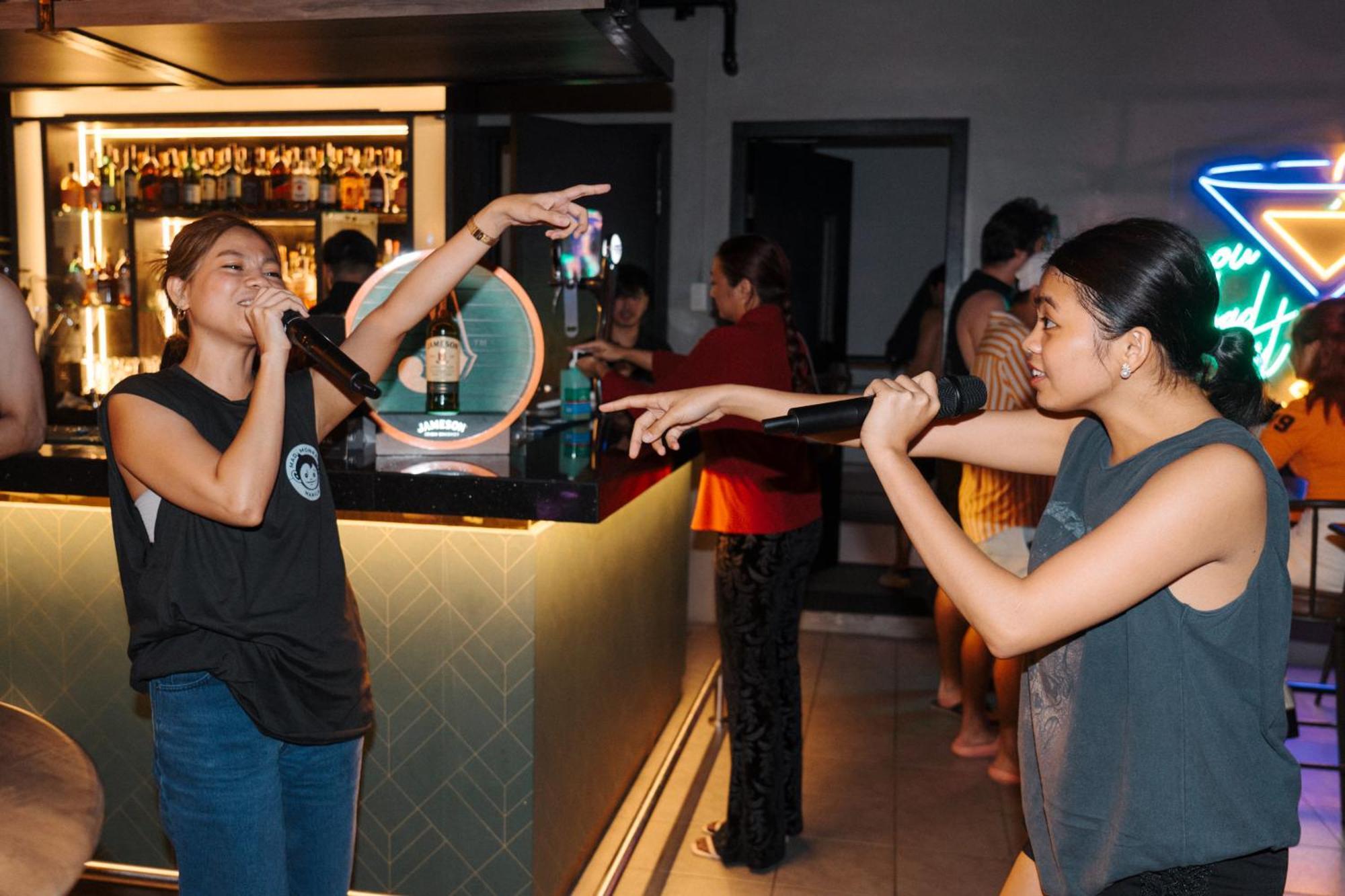 Хостел Mad Monkey Manila Макати Экстерьер фото