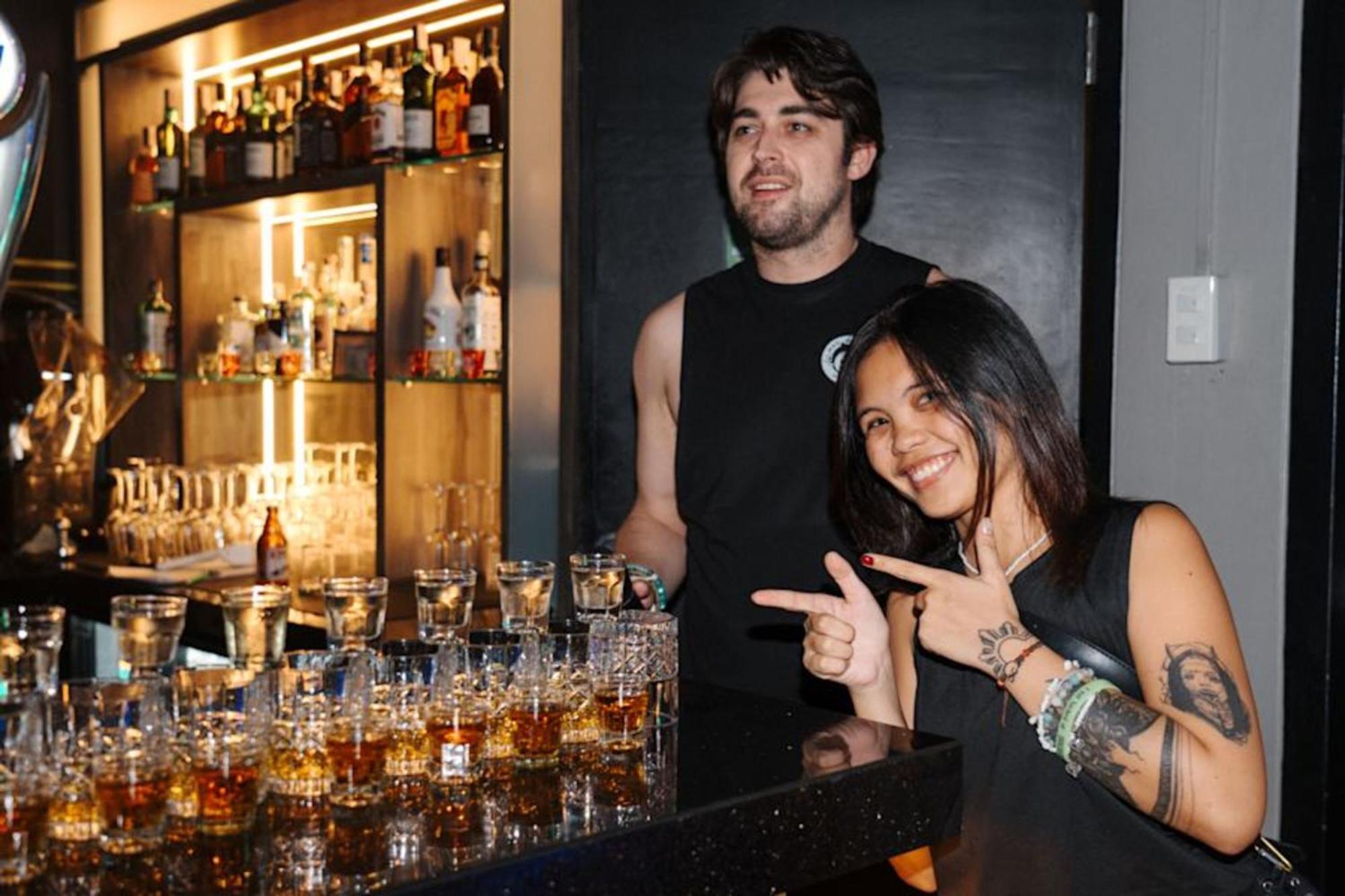 Хостел Mad Monkey Manila Макати Экстерьер фото