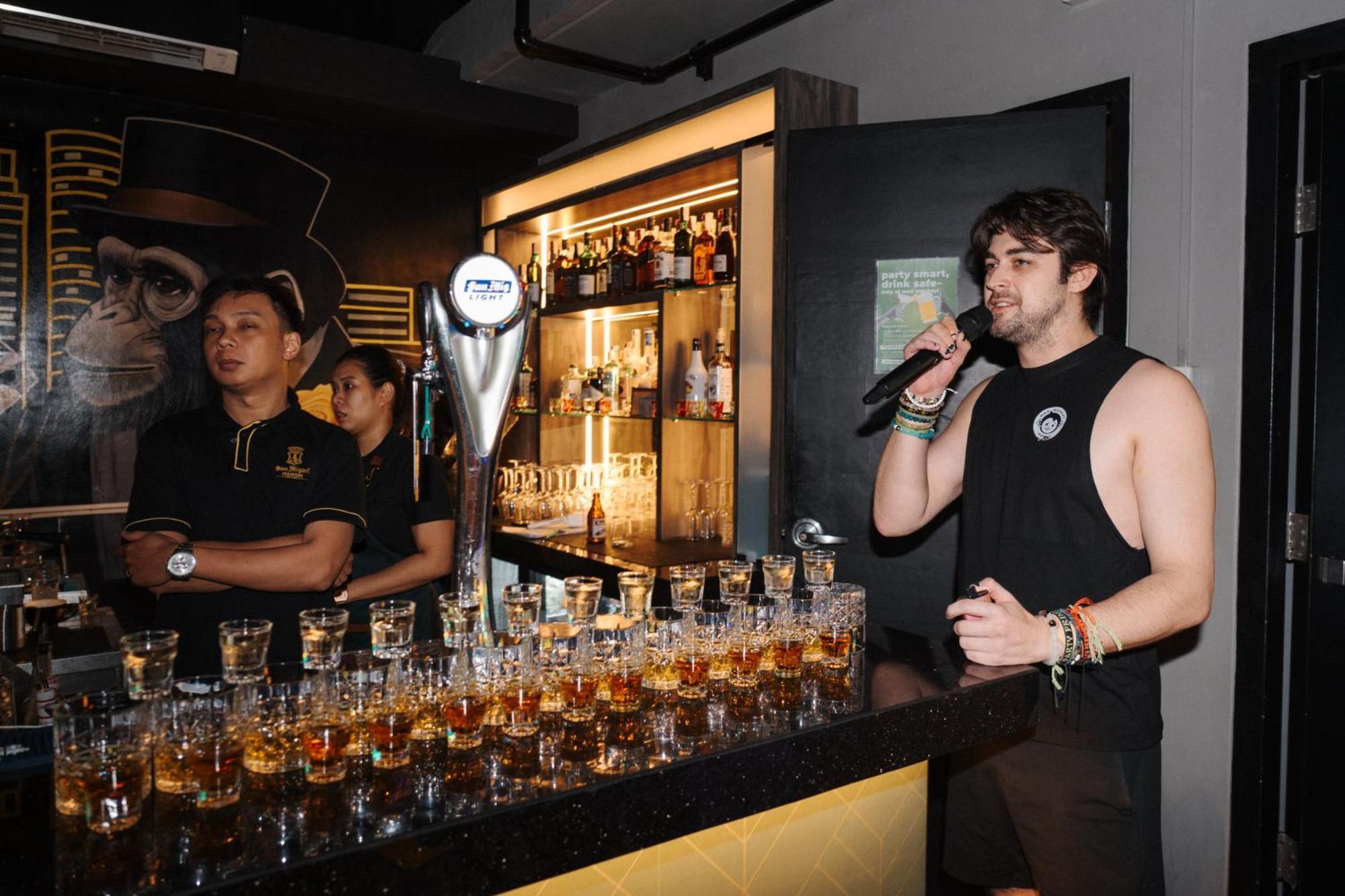 Хостел Mad Monkey Manila Макати Экстерьер фото